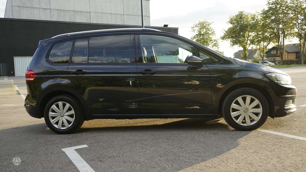 Volkswagen Touran - 4