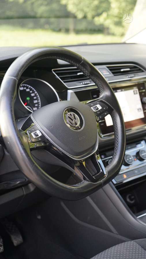 Volkswagen Touran - 8