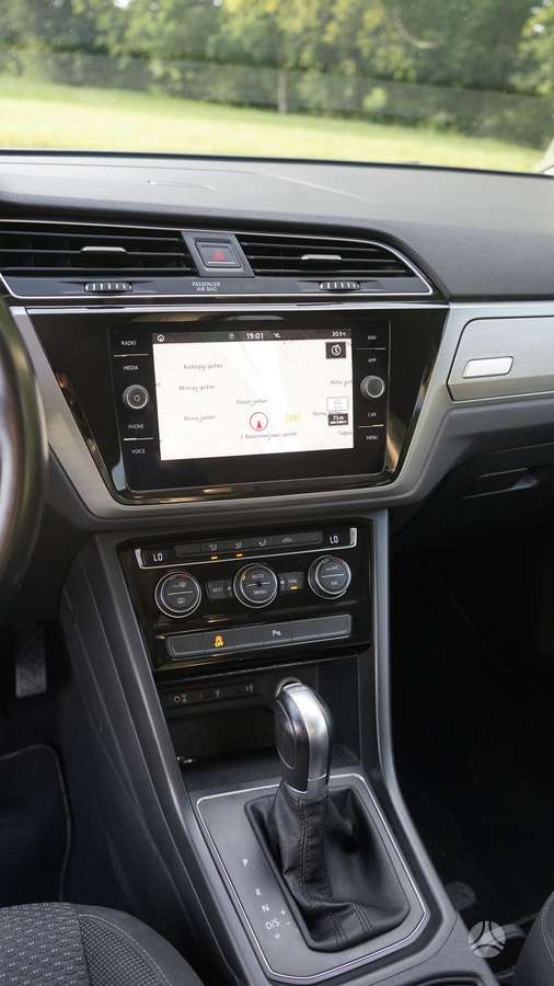 Volkswagen Touran - 10