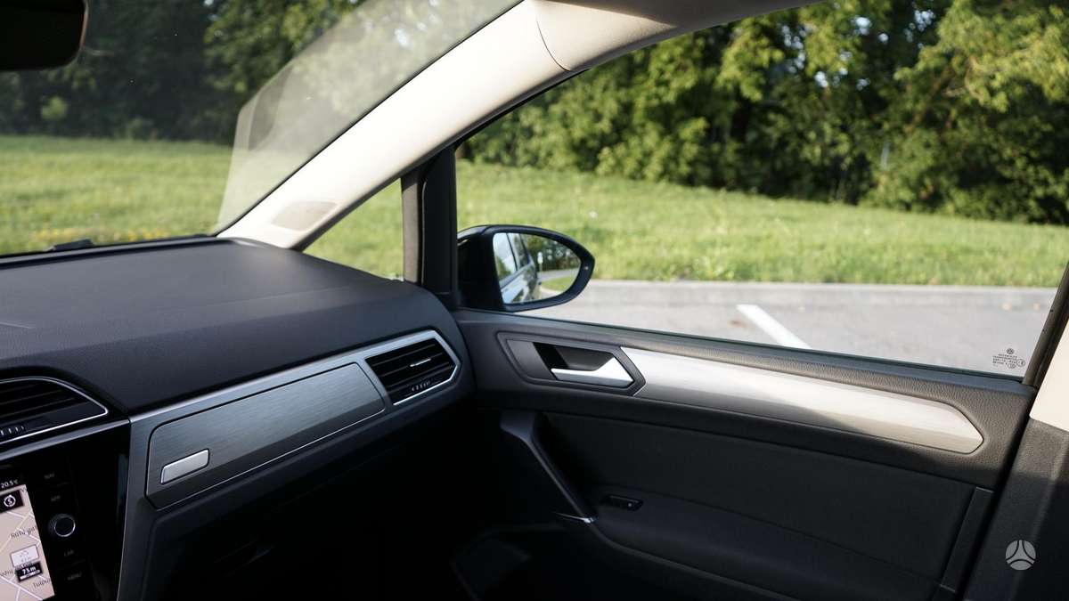 Volkswagen Touran - 12