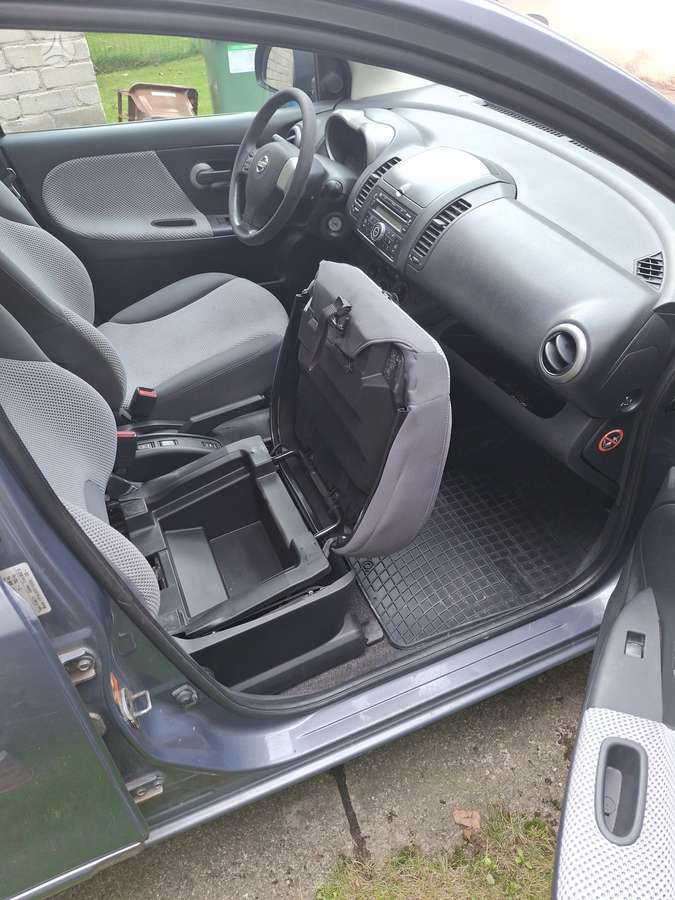 Nissan Note, 1.6 l., hatchback
