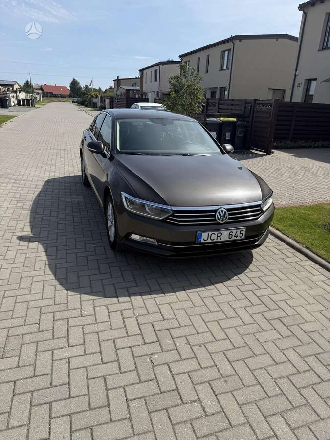 Volkswagen Passat - 1