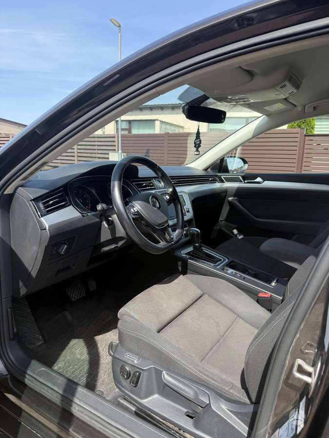 Volkswagen Passat - 4