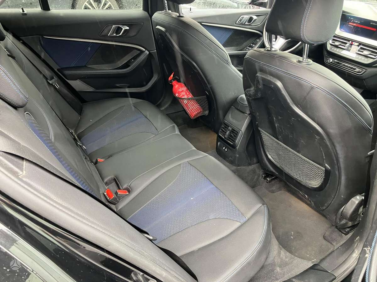 BMW 118, 1.5 l., Хэтчбек
