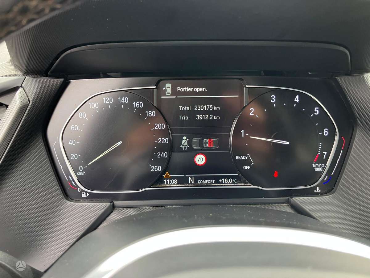 BMW 118, 1.5 l., Хэтчбек