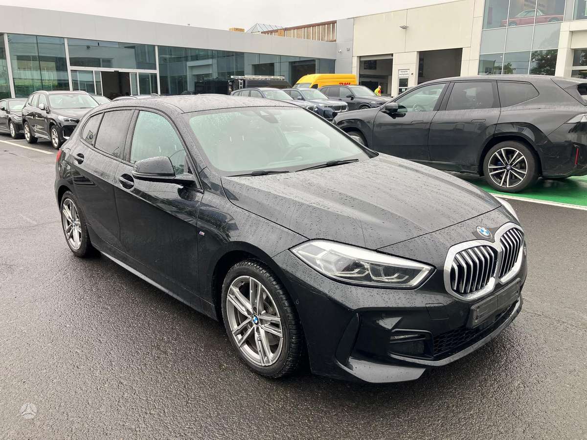 BMW 118, 1.5 l., hatchback