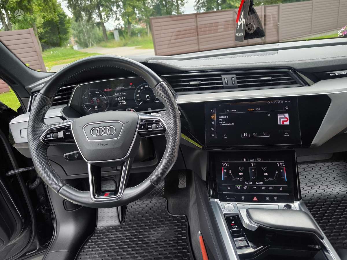 Audi e-tron, 95 kWh, off-road / crossover