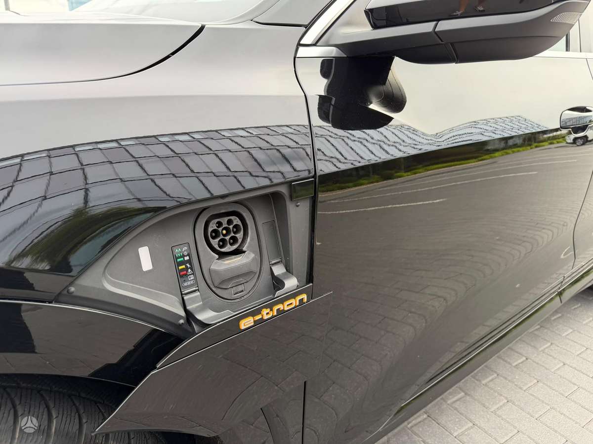 Audi e-tron, 95 kWh, off-road / crossover