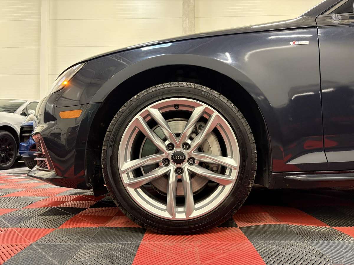Audi A4, 2.0 l., Седан