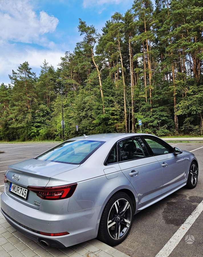 Audi A4, 2.0 l., Седан