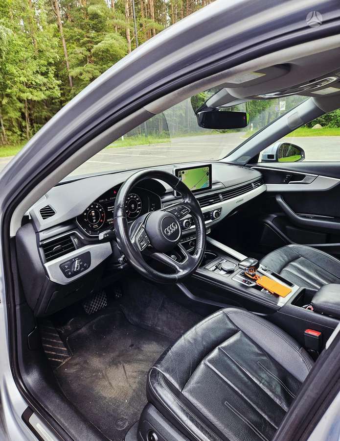 Audi A4, 2.0 l., Седан