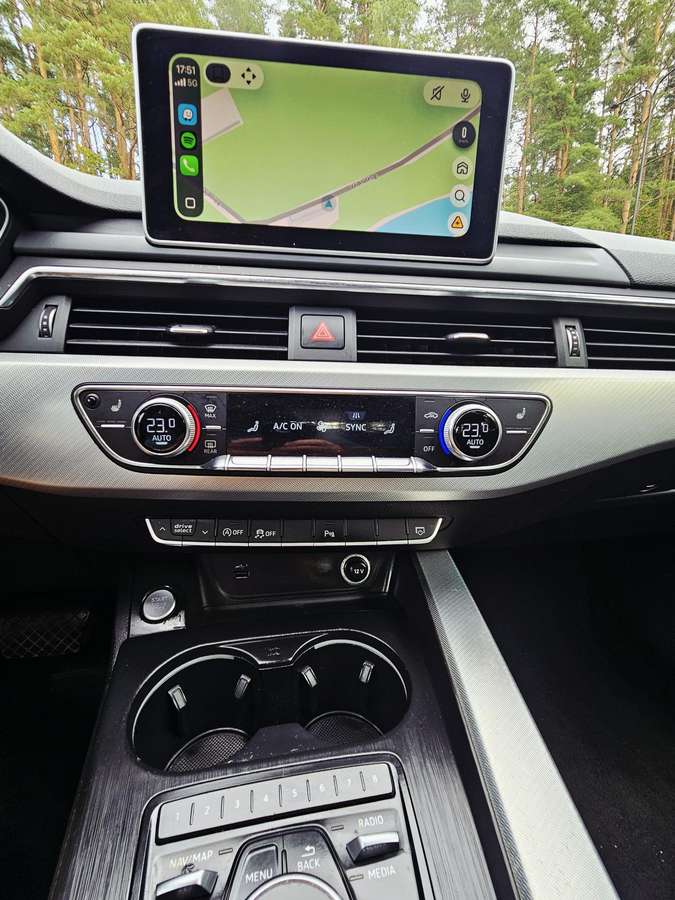 Audi A4, 2.0 l., Седан