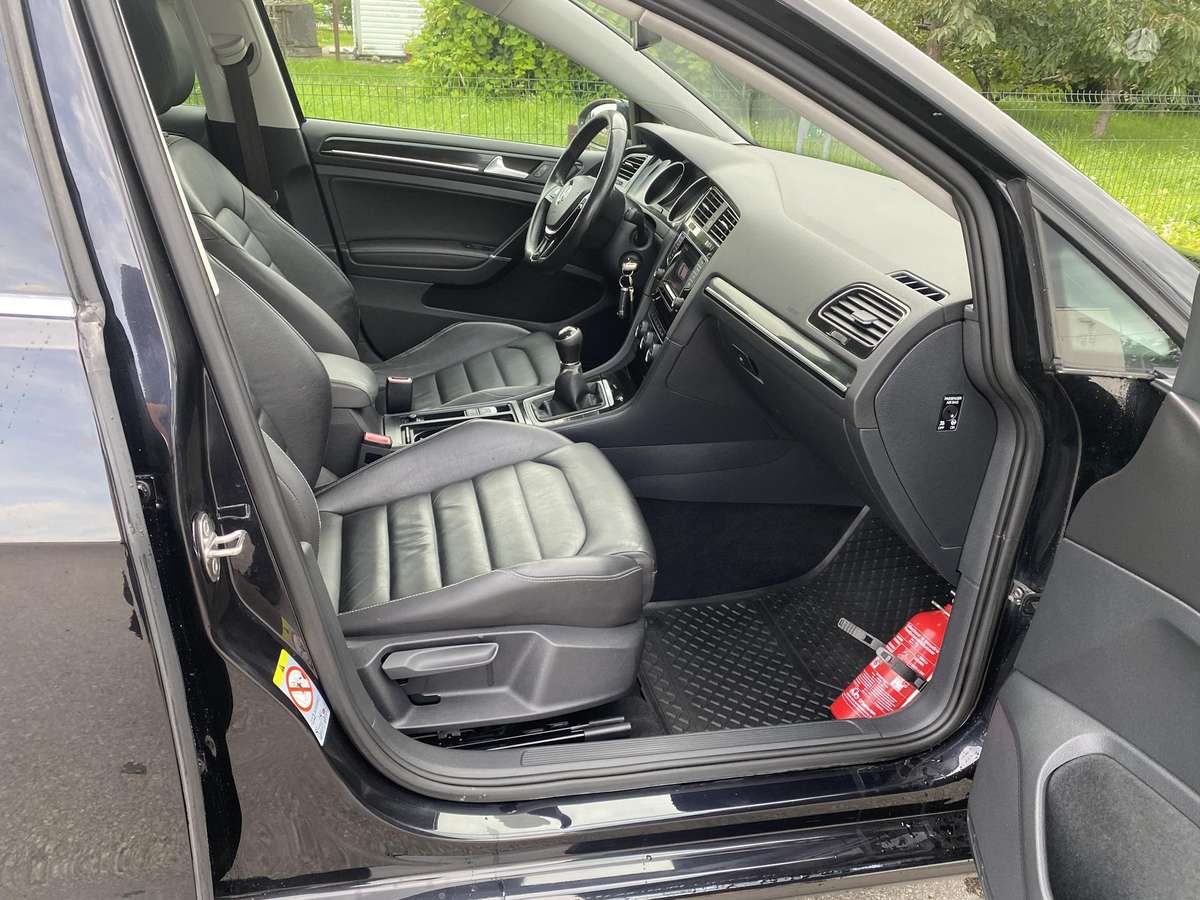 Volkswagen Golf - 8