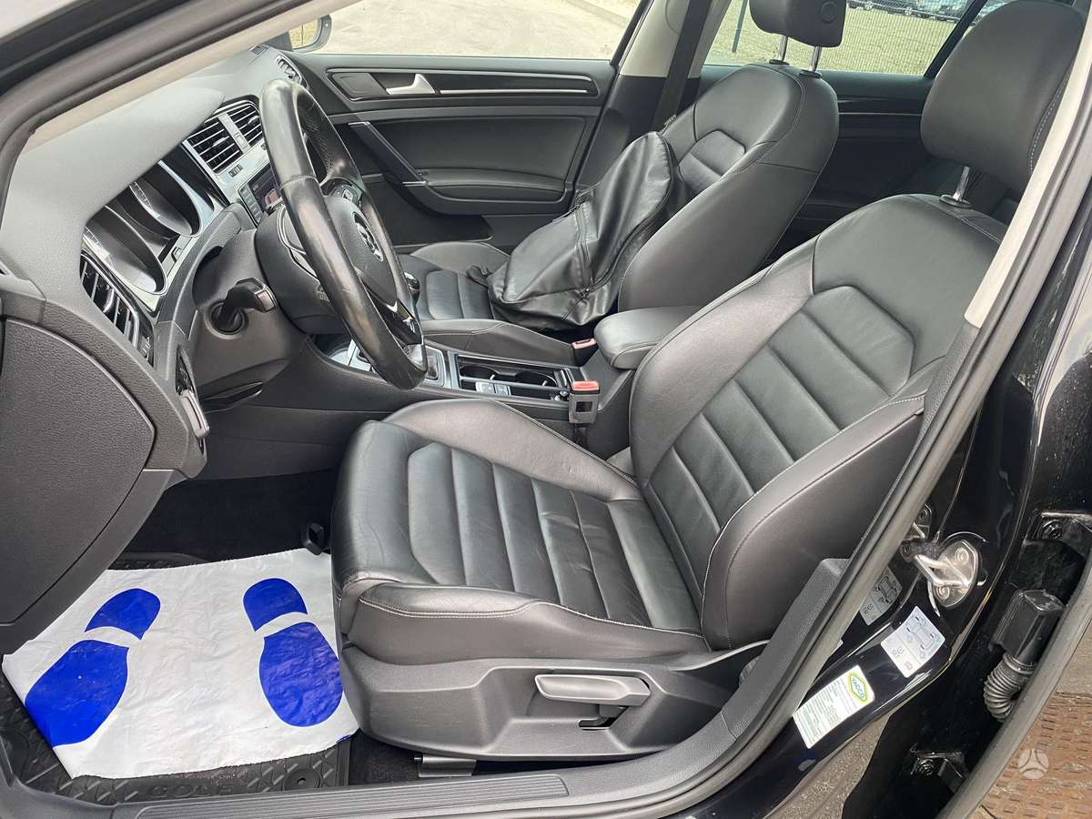 Volkswagen Golf - 10