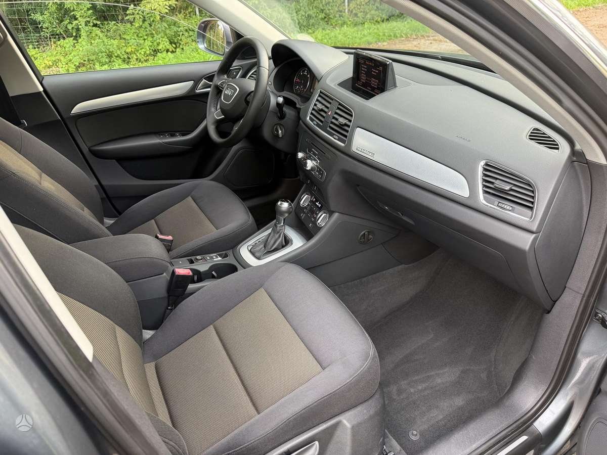 Audi Q3, 2.0 l., Внедорожник / Кроссовер