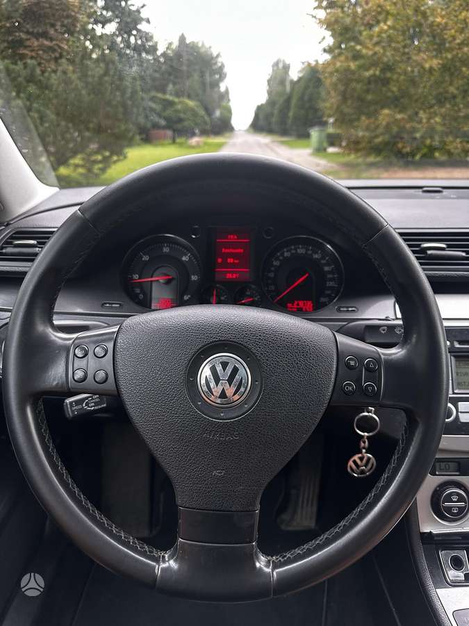Volkswagen Passat - 11