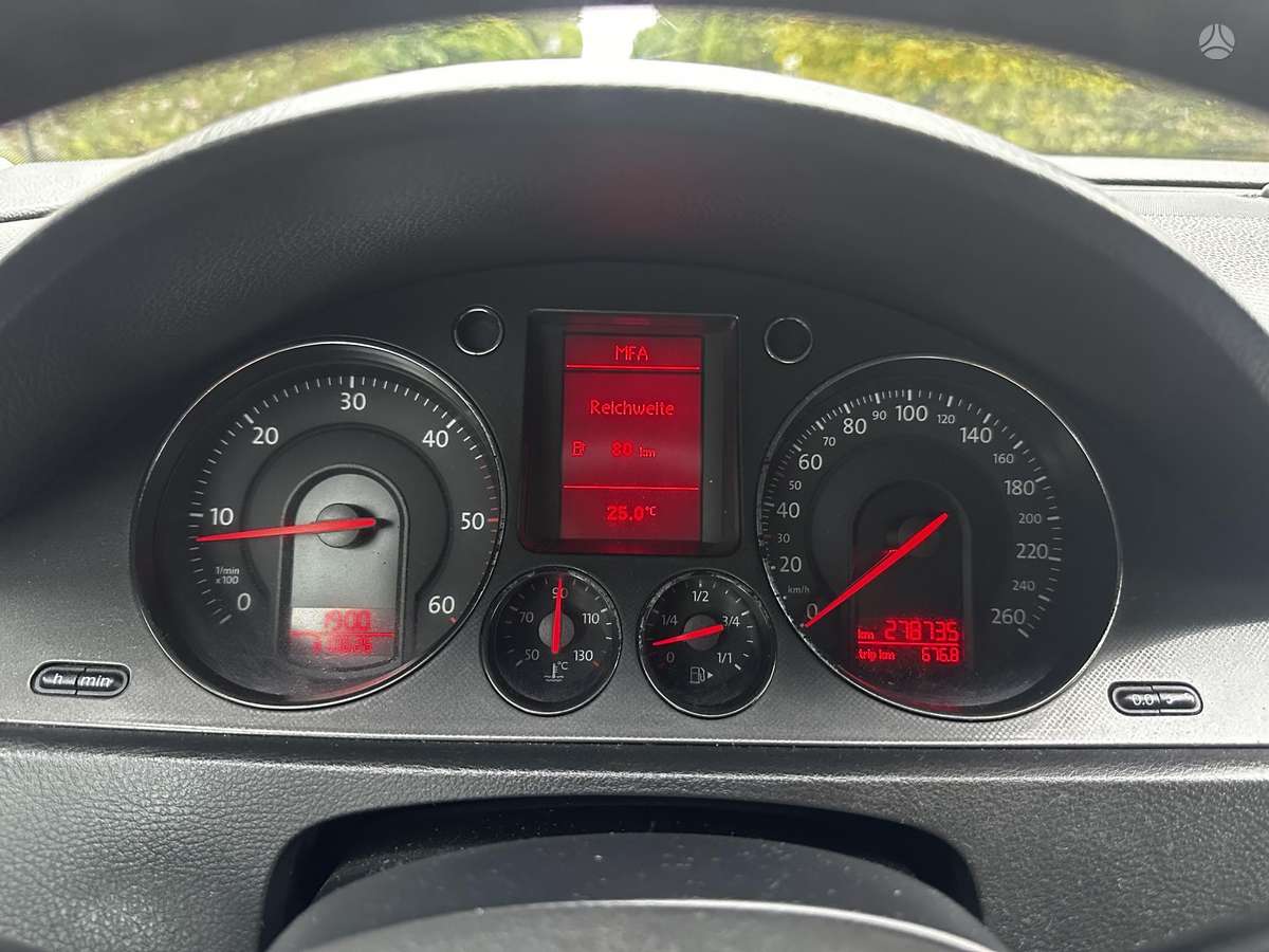 Volkswagen Passat - 12