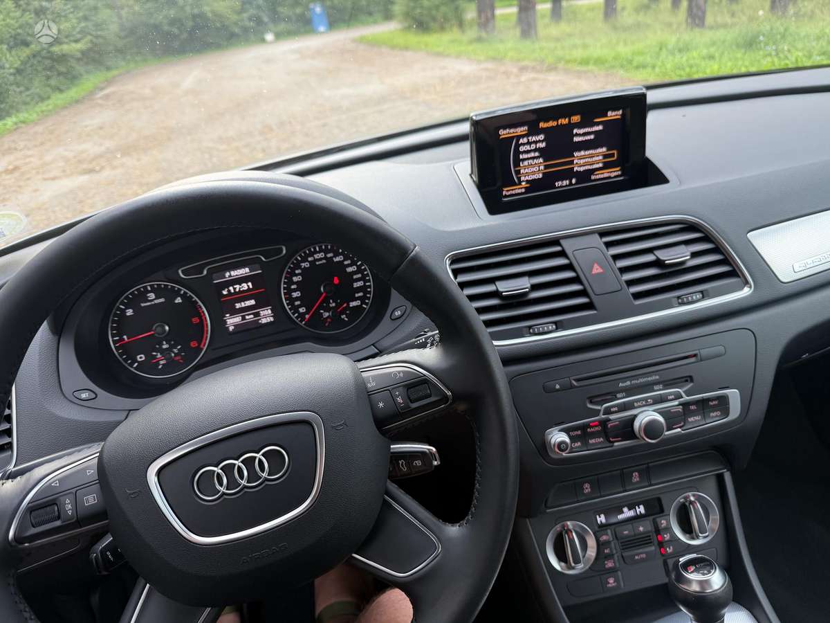 Audi Q3, 2.0 l., Внедорожник / Кроссовер