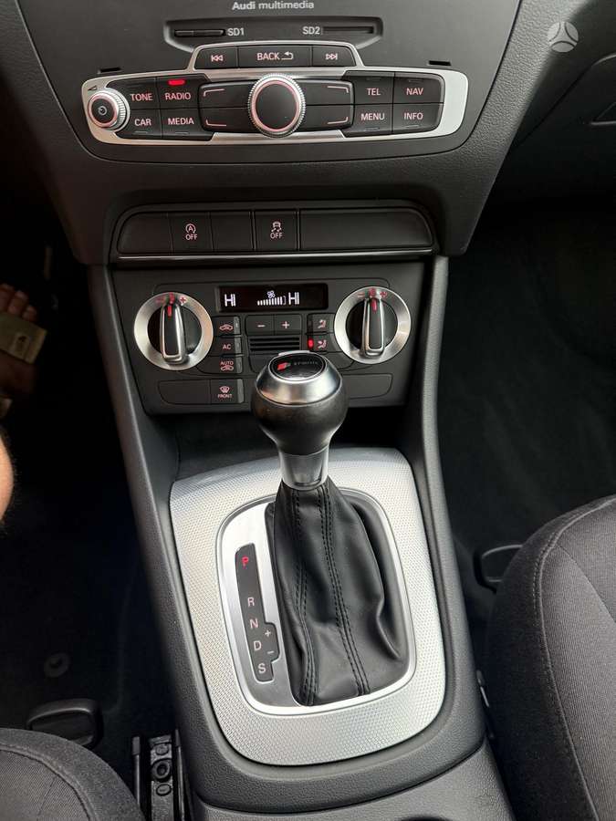 Audi Q3, 2.0 l., Внедорожник / Кроссовер