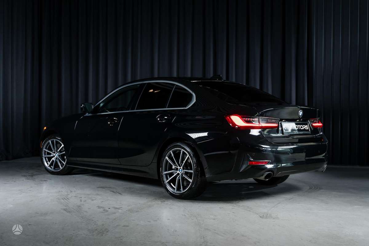 BMW 330, 2.0 l., Седан