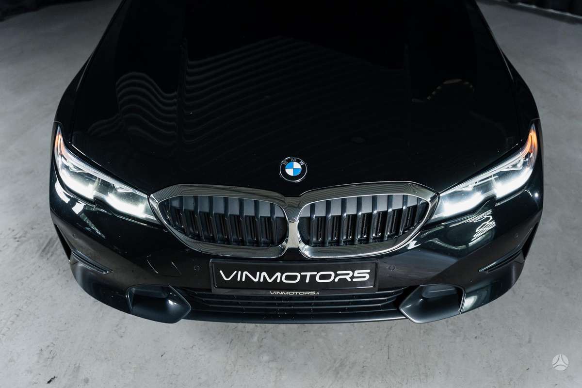 BMW 330, 2.0 l., Седан