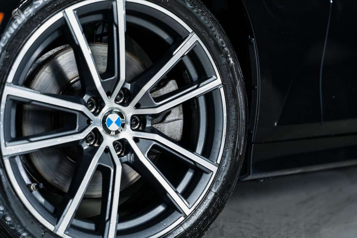 BMW 330, 2.0 l., Седан