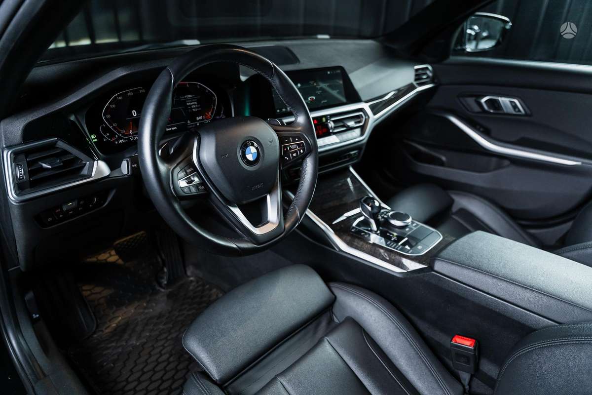 BMW 330, 2.0 l., Седан