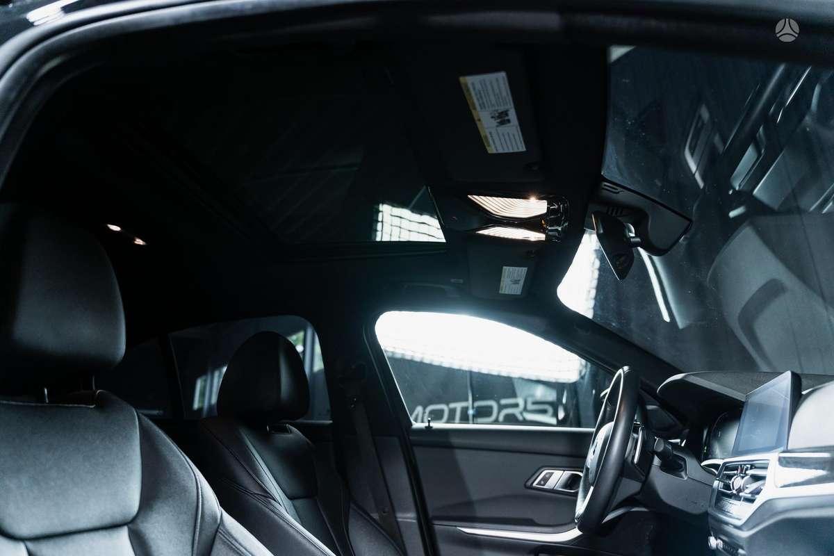BMW 330, 2.0 l., Седан