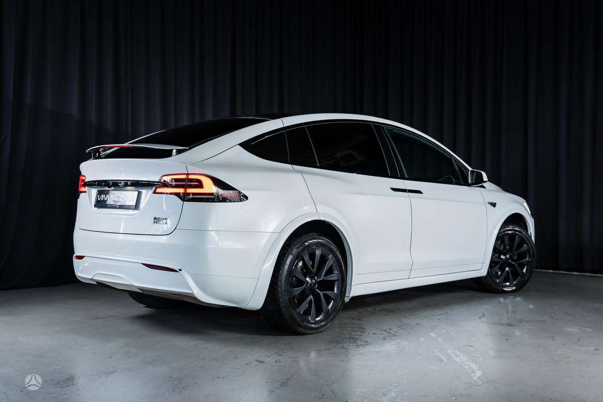 Tesla Model X - 4