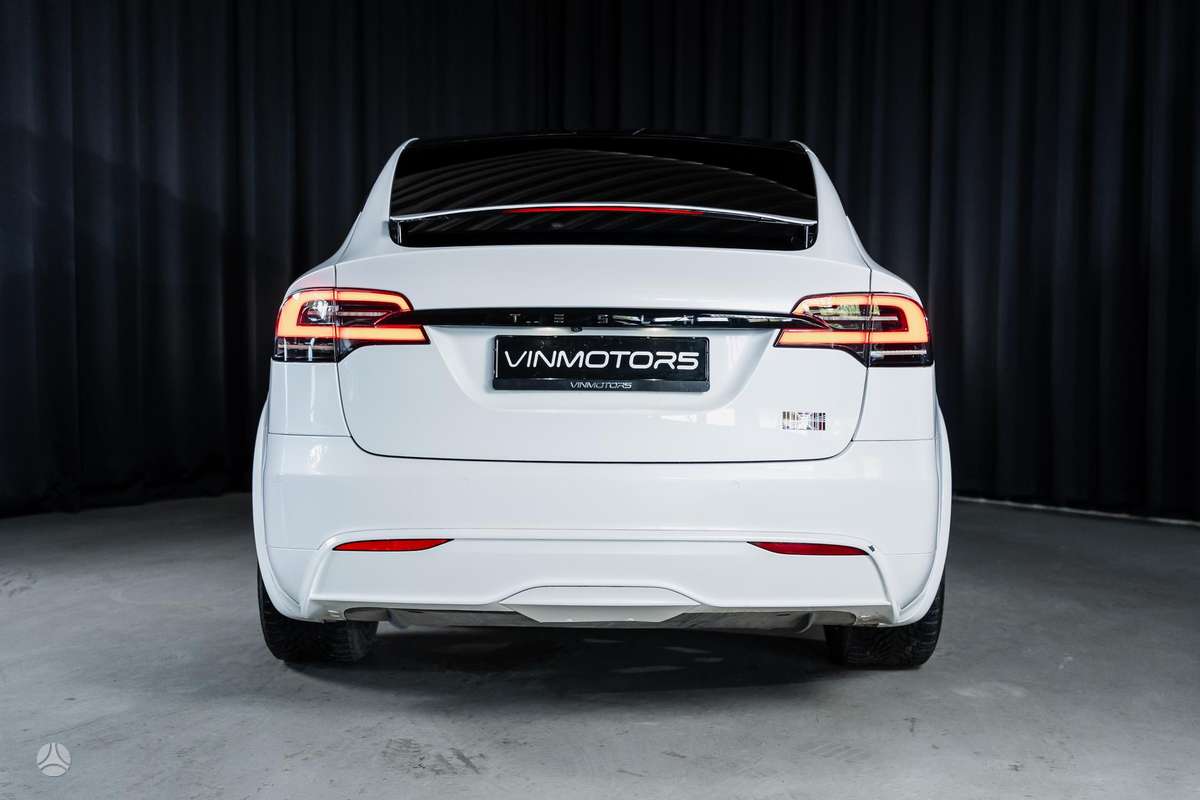 Tesla Model X - 5