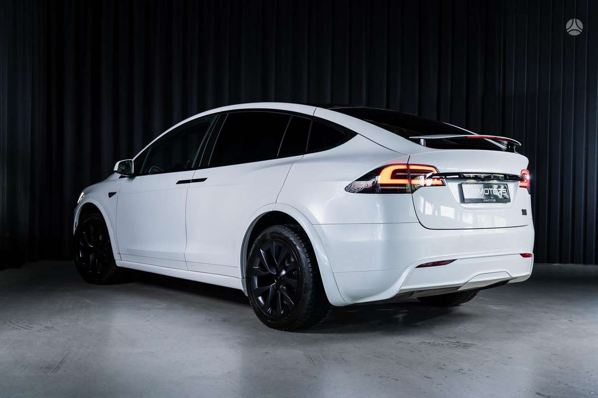 Tesla Model X - 6