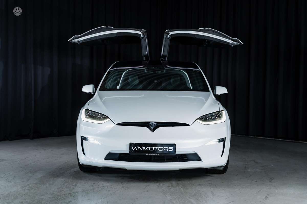 Tesla Model X - 7
