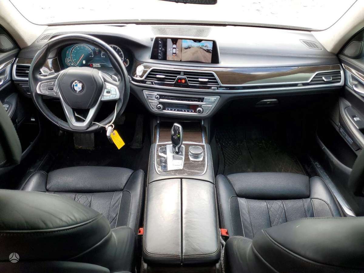 BMW 750, 4.4 l., Лимузин