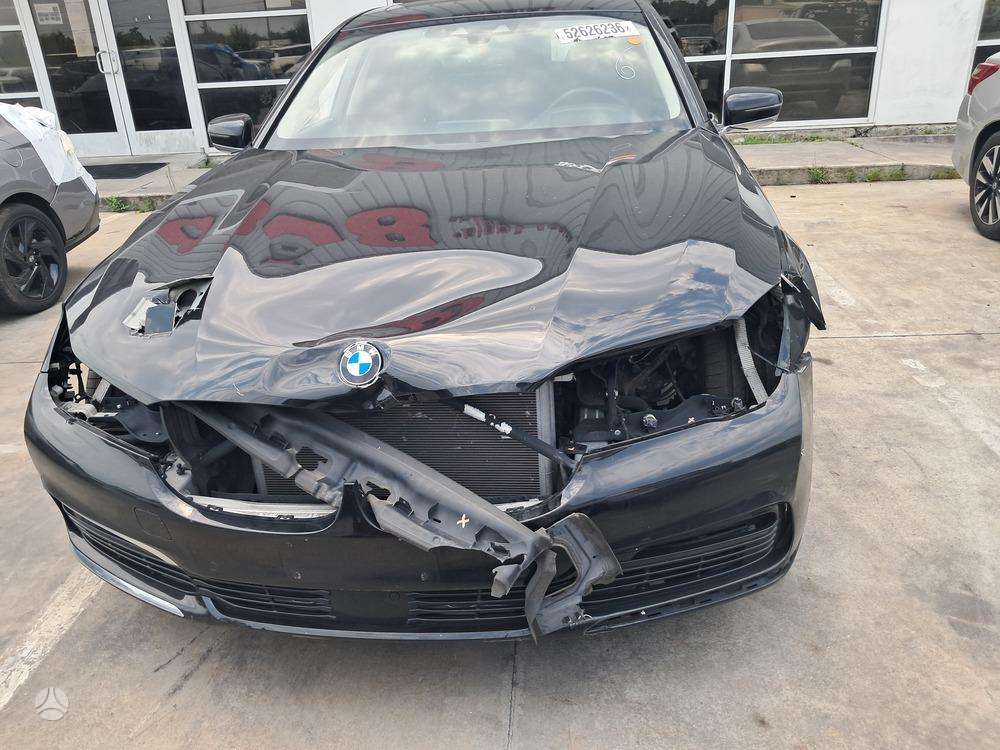 BMW 750, 4.4 l., Лимузин