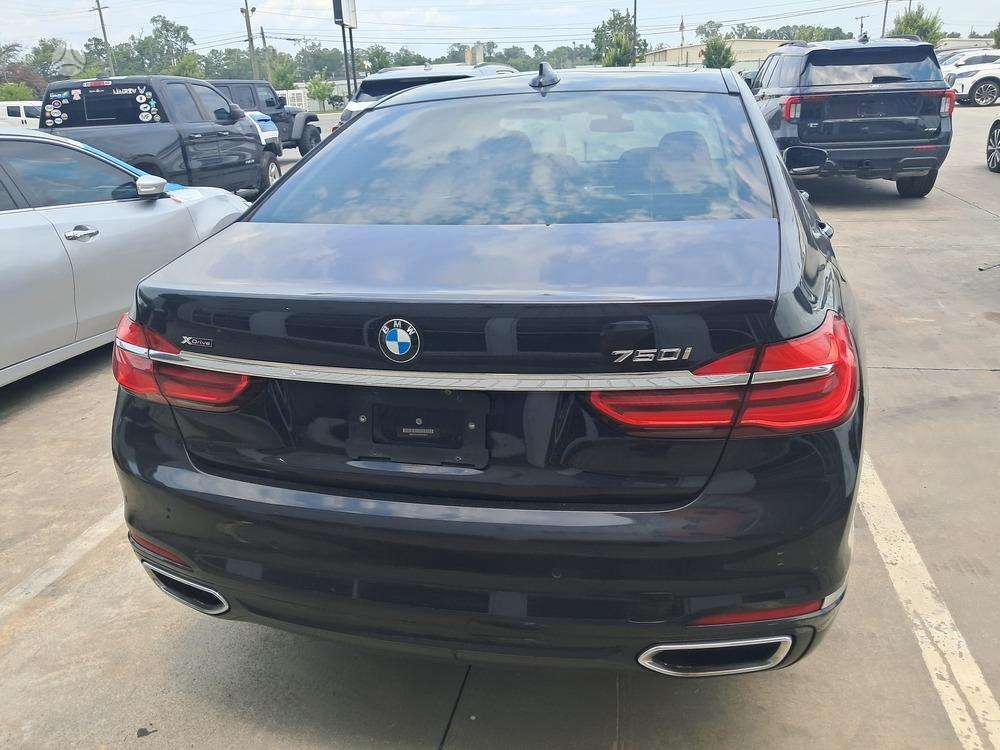 BMW 750, 4.4 l., Лимузин
