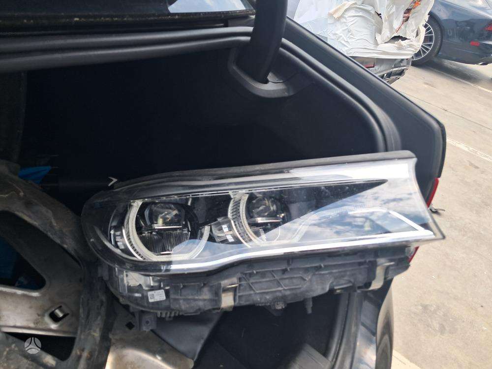 BMW 750, 4.4 l., Лимузин