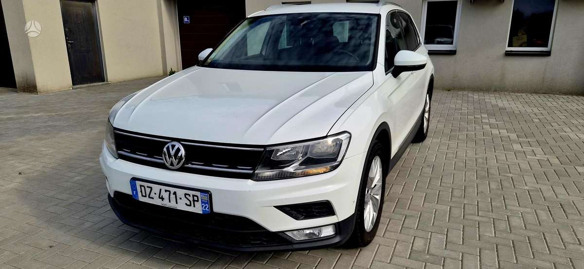 Volkswagen Tiguan - 1