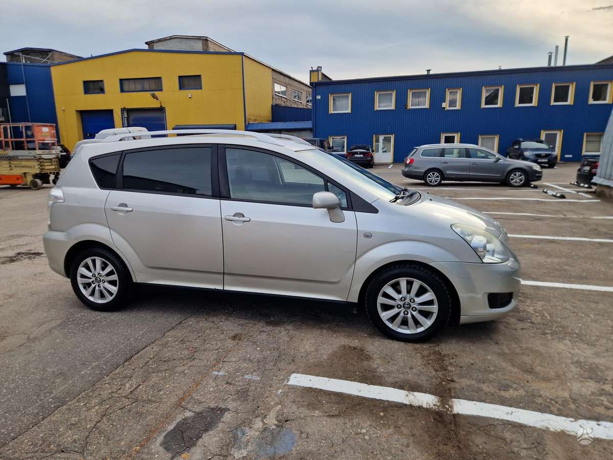 Toyota Corolla Verso - 3