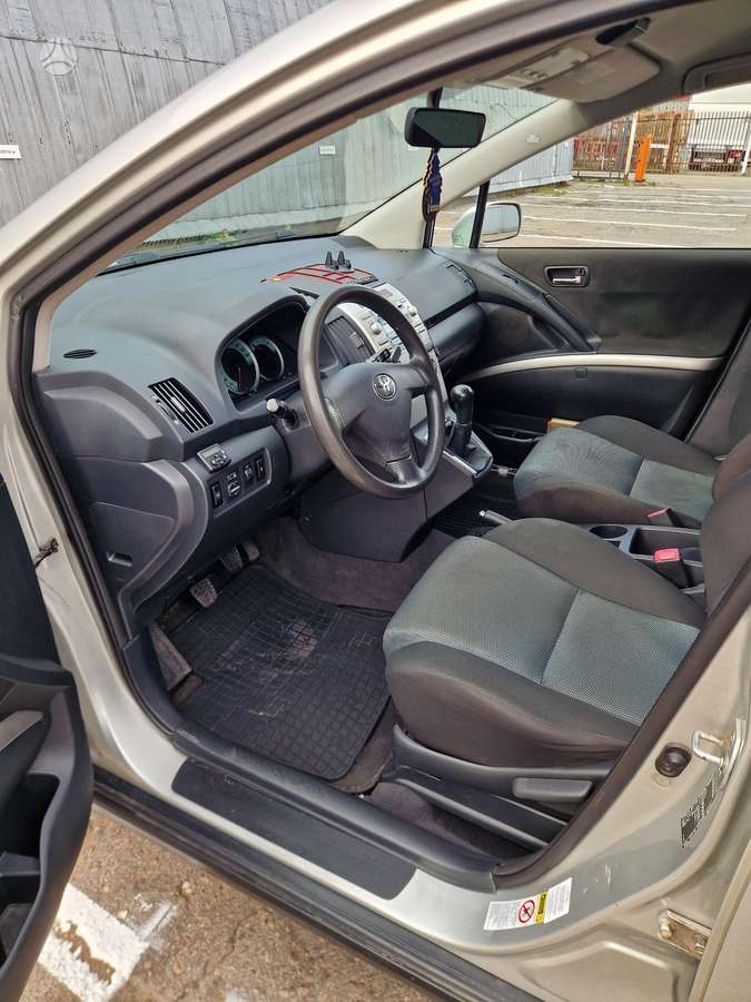 Toyota Corolla Verso - 5