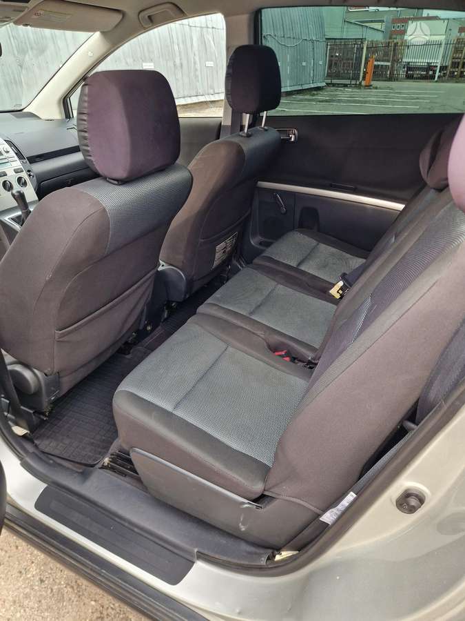 Toyota Corolla Verso - 6
