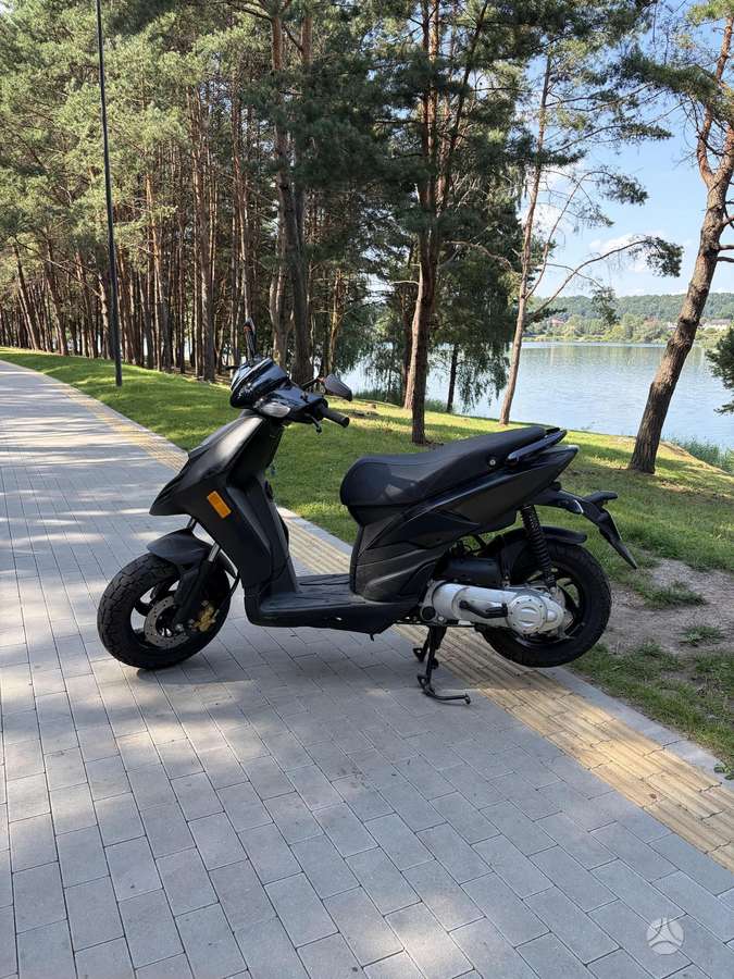 Piaggio Typhoon 49cc, мотороллеры / мопеды