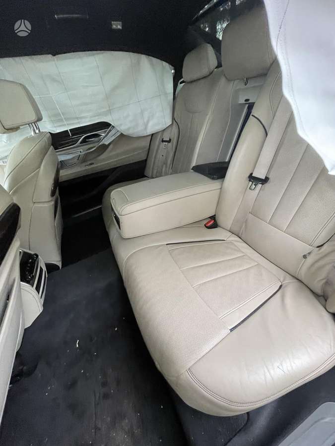 BMW 750, 4.4 l., Лимузин