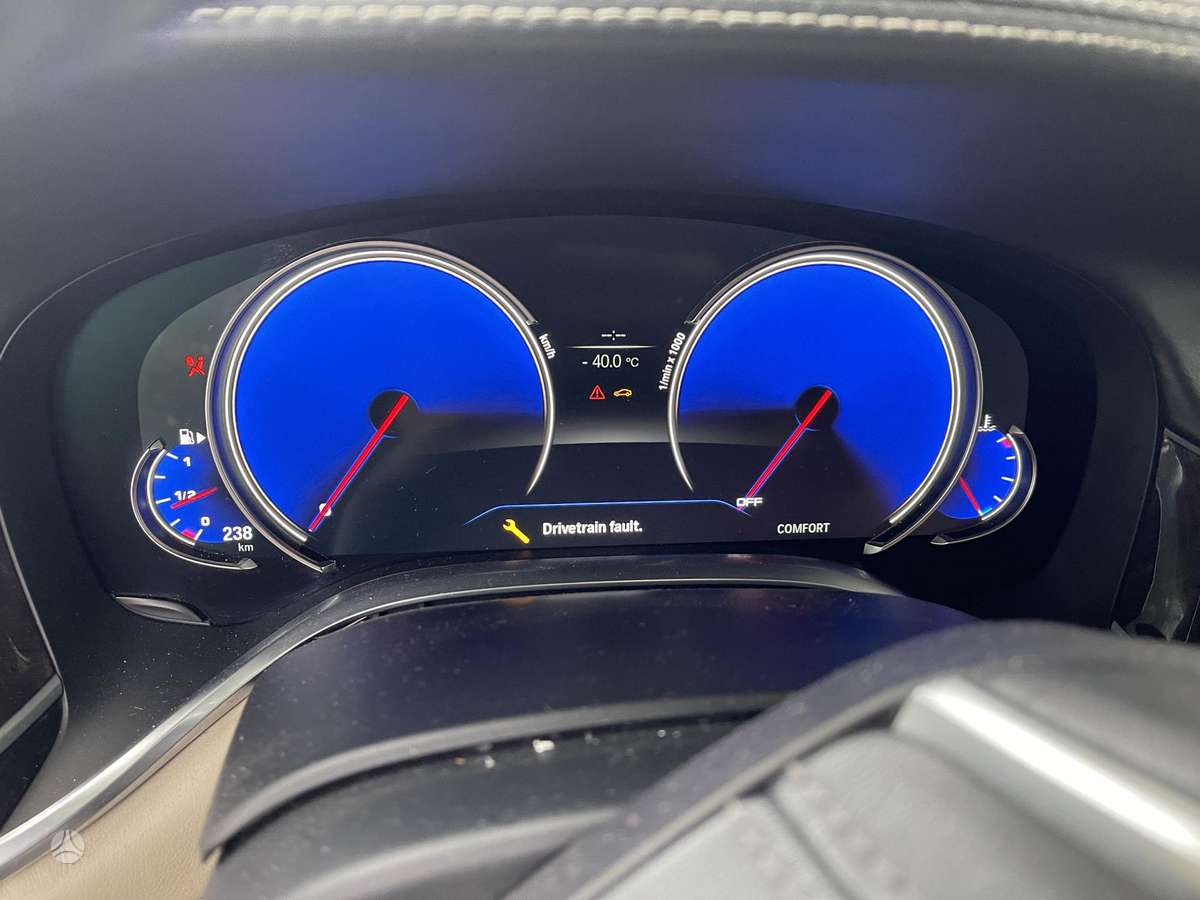 BMW 750, 4.4 l., Лимузин