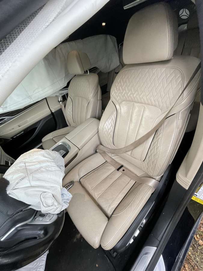 BMW 750, 4.4 l., Лимузин