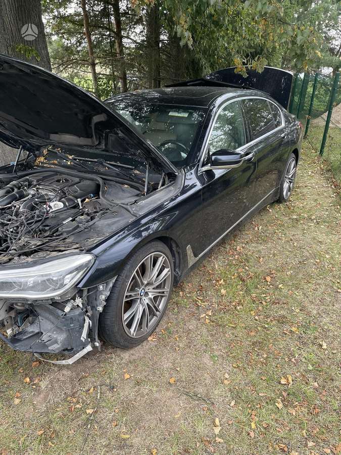 BMW 750, 4.4 l., Лимузин