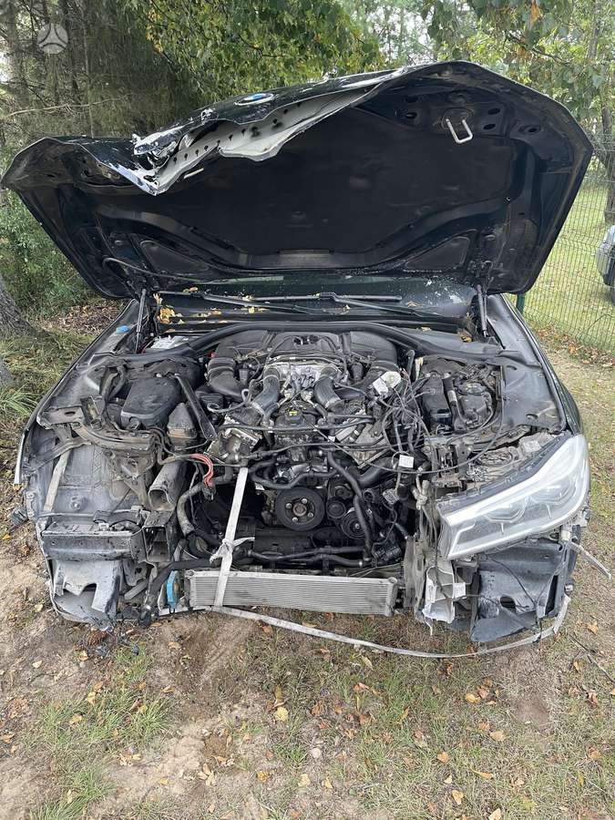 BMW 750, 4.4 l., Лимузин