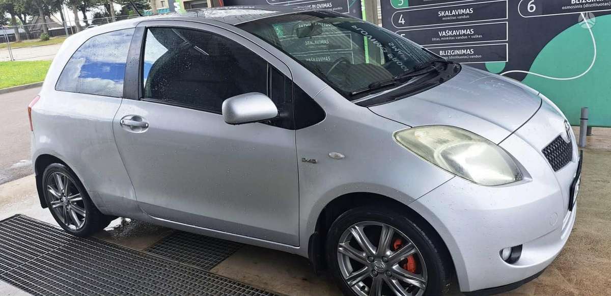 Toyota Yaris - 2