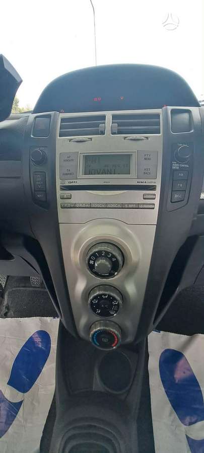 Toyota Yaris - 8