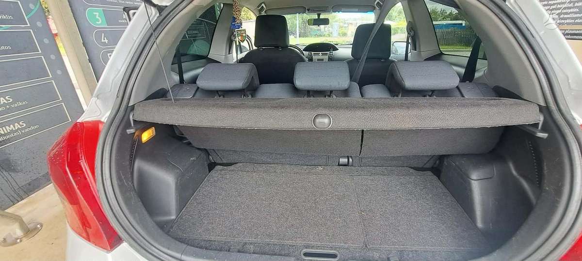 Toyota Yaris - 10