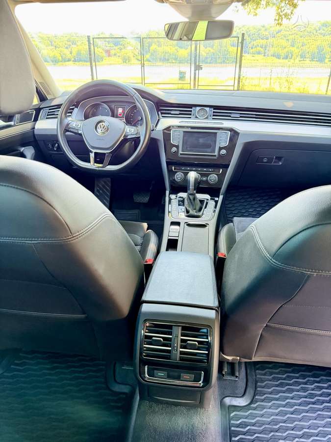 Volkswagen Passat - 12